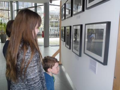 Foto des Albums: Ausstellungsbesuch im Rathaus: Unsere neuen Nachbarn