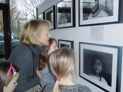 Foto des Albums: Ausstellungsbesuch im Rathaus: Unsere neuen Nachbarn