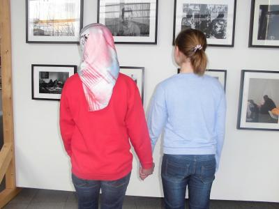 Foto des Albums: Ausstellungsbesuch im Rathaus: Unsere neuen Nachbarn
