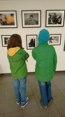 Foto des Albums: Ausstellungsbesuch im Rathaus: Unsere neuen Nachbarn