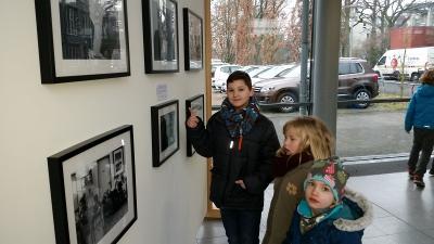 Foto des Albums: Ausstellungsbesuch im Rathaus: Unsere neuen Nachbarn