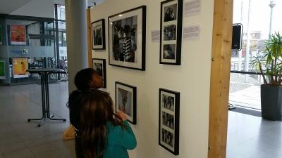 Foto des Albums: Ausstellungsbesuch im Rathaus: Unsere neuen Nachbarn