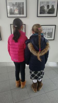Foto des Albums: Ausstellungsbesuch im Rathaus: Unsere neuen Nachbarn