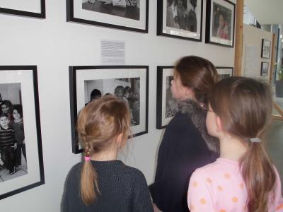 Foto des Albums: Ausstellungsbesuch im Rathaus: Unsere neuen Nachbarn