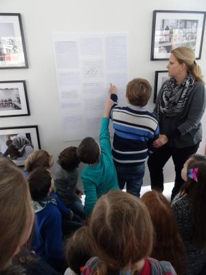 Foto des Albums: Ausstellungsbesuch im Rathaus: Unsere neuen Nachbarn