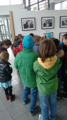 Foto des Albums: Ausstellungsbesuch im Rathaus: Unsere neuen Nachbarn