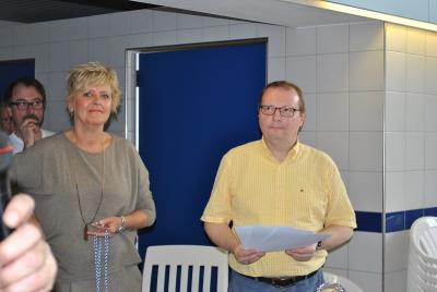 Frau Luhr und Herr Moormann mit den Medaillen und Urkunden... 