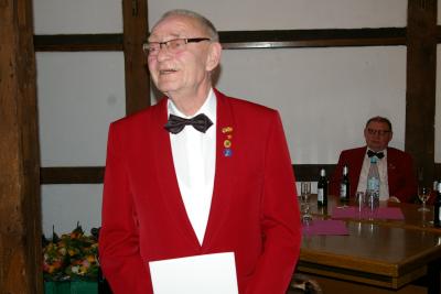 Eberhard Pieper wurde f&uuml;r 60 Jahre singen in Chorverband geehrt. 