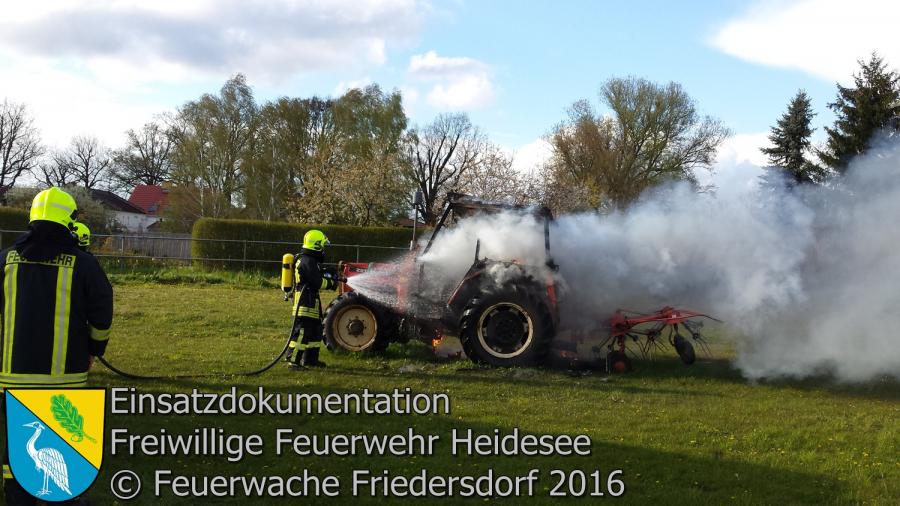 Bild: Einsatz 14/2016 | Traktor in Vollbrand | Friedersdorf Wilhelmstraße