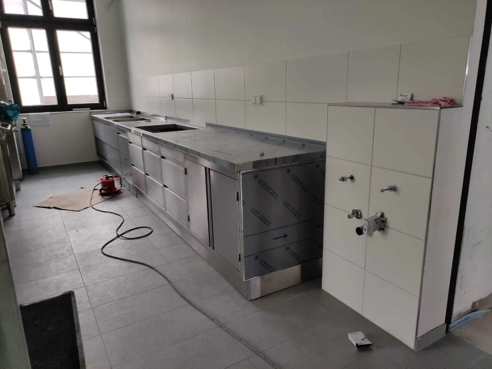 Ein Bau fertig, schon wird der Altbau saniert 