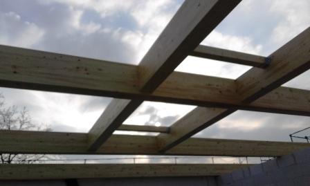 Das Dach ist auch in Arbeit 