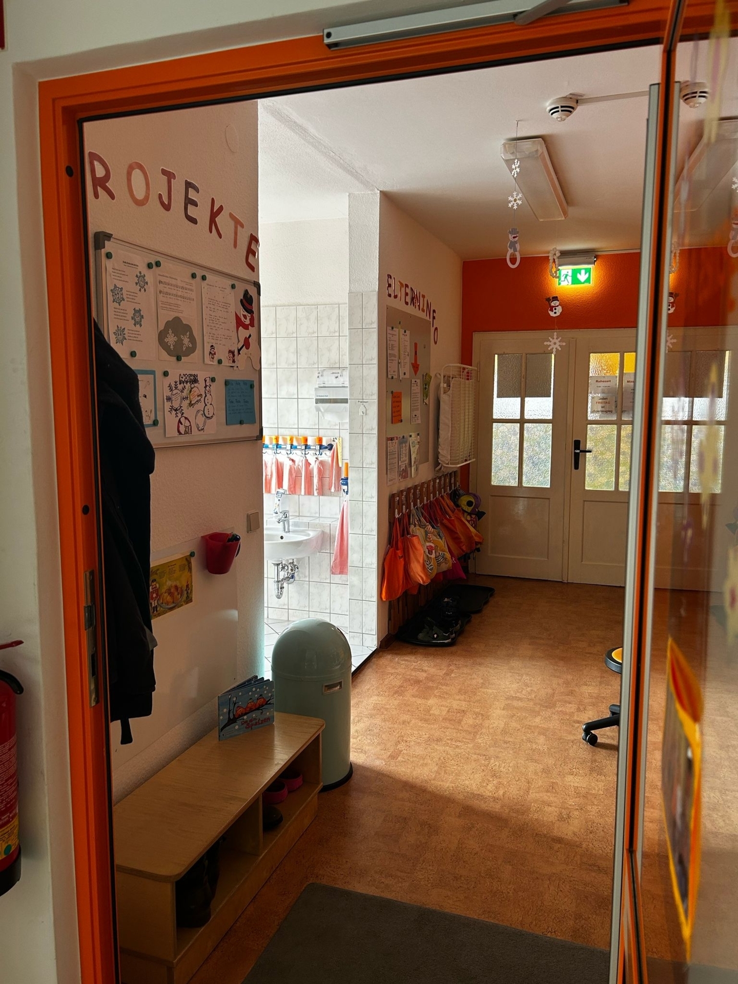 Orangenes Achteck Bild 1/5 