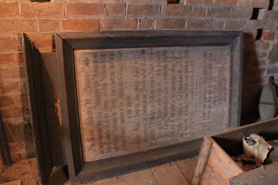Tafel vor der Restaurierung 