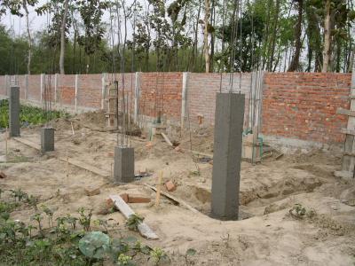 Vorschaubild: Eine Mauer rund um das ASHAGRAM Gelände