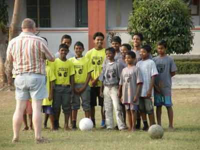 Vorschaubild: Fussballturnier mit den ASHAGRAM Jungs und neuen T-Shirts