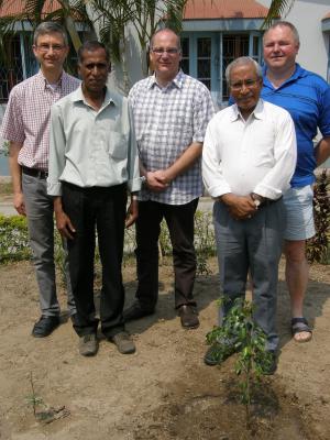 Vorschaubild: Wolfgang Gornik, Father James, Martin Otto, Erzbischof D´Souza und Andreas Hiersemann