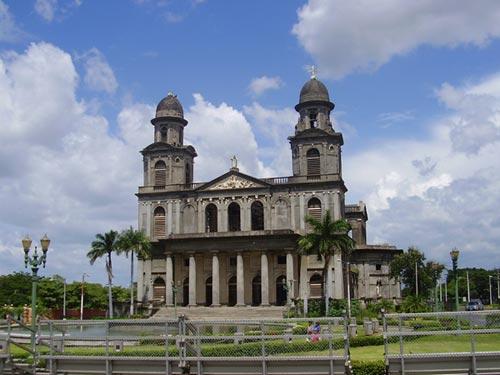 Die-alte-Kathedrale-von-Managua 