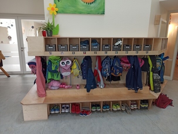 Bild: Garderobe Mäusegruppe