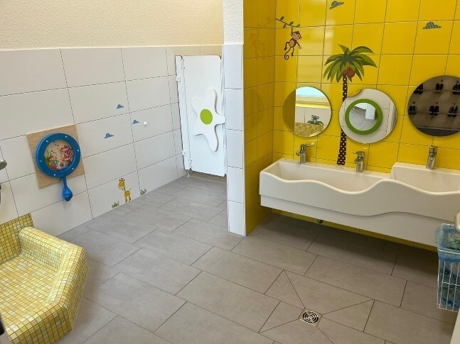 Bild: Waschraum der kleinen Strolche