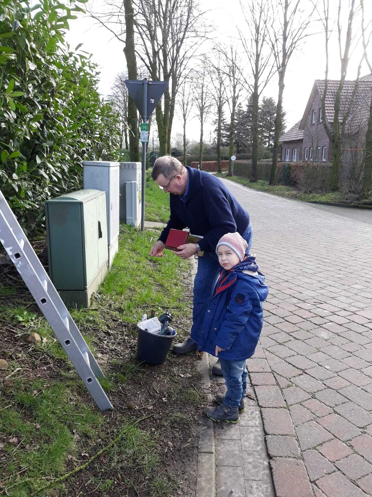 Bild: Vogelhaus anbringen