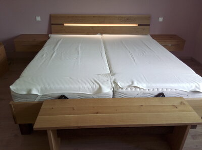 Vorschaubild: Doppelbett aus massiver Eiche