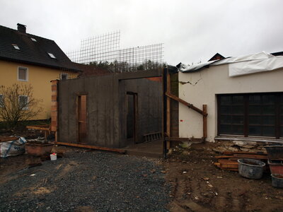 Vorschaubild: DH 2019-12: Beim Anbau sind die Wände fertiggestellt.