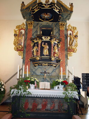 Vorschaubild: Altar in der St. Nikolaus Kirche