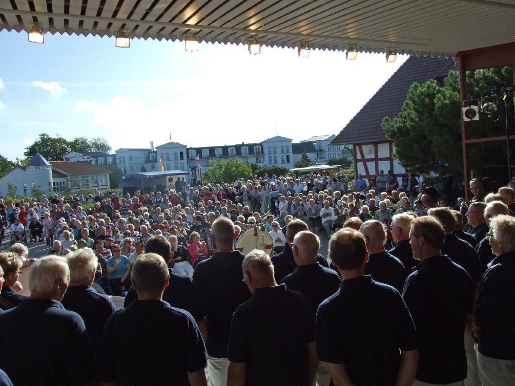Bild: Tag der Shantychöre in Zingst 2012