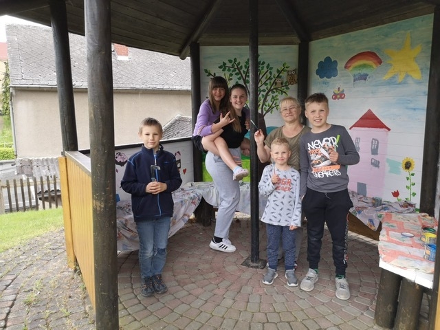 Malaktion der Kindersportgruppe  (Bild vergr&ouml;&szlig;ern)
