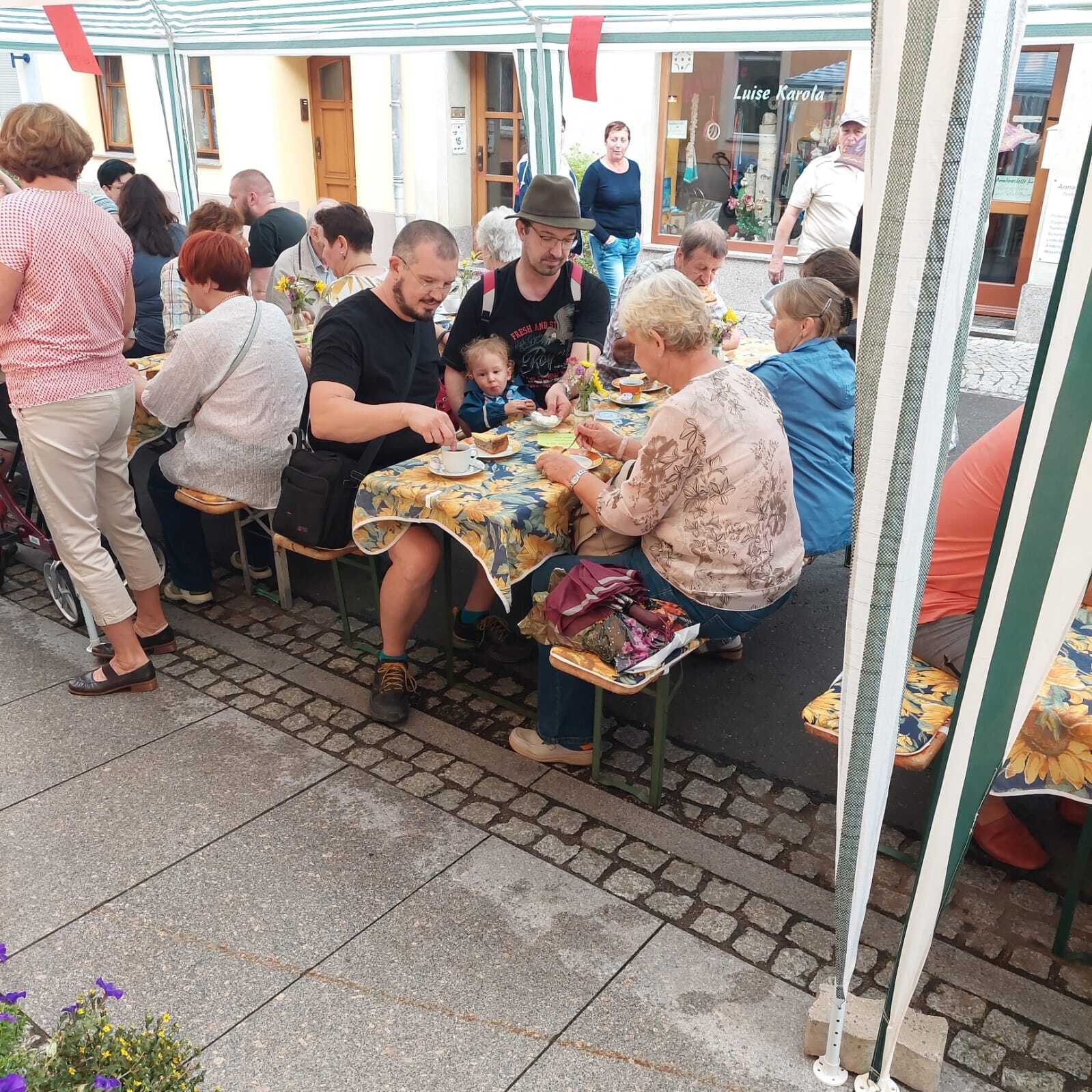 Bild: 20 08 22 Kaffeetafel