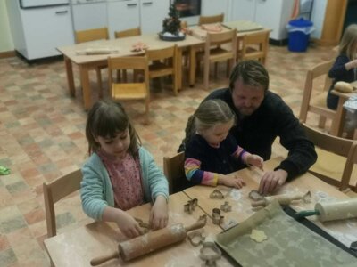 Vorschaubild: Backen mit moralischer Unterstützung