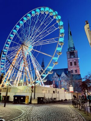 Vorschaubild: Abendlicher Blick auf Dom und Riesenrad