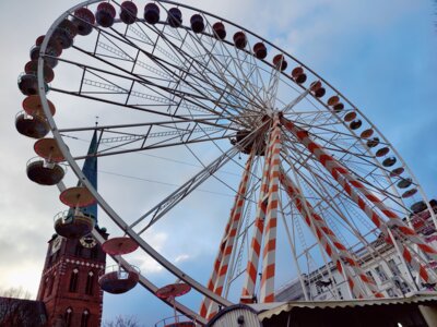 Vorschaubild: Riesenrad nahe des Doms