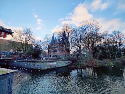 Vorschaubild: Holstentor aus der Ferne