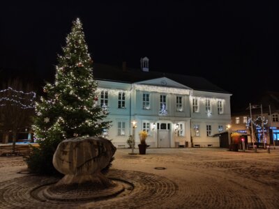 Vorschaubild: Das Rathaus Pritzwalk in weihnachtlicher Stimmung