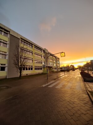 Vorschaubild: Die Schule des Abends