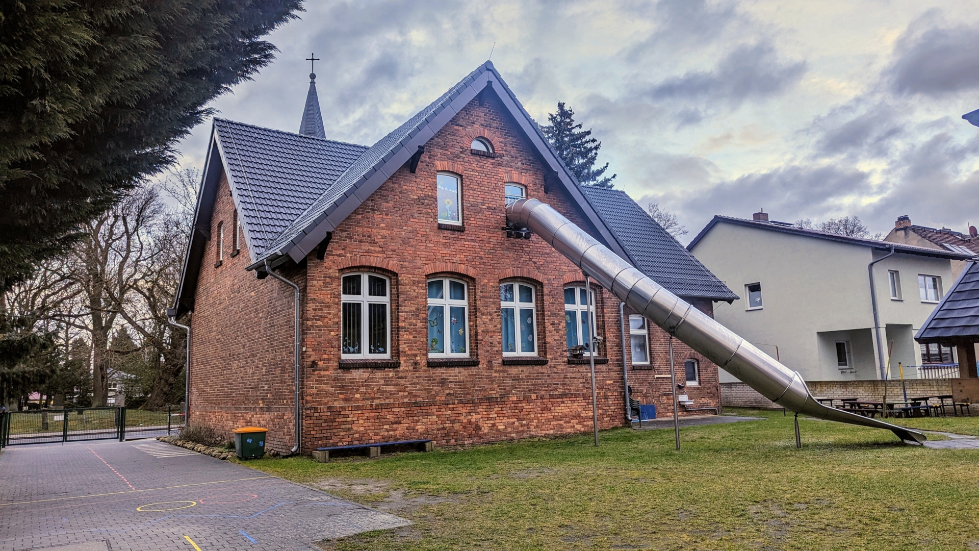Haus vom Innenhof  (Bild vergr&ouml;&szlig;ern)