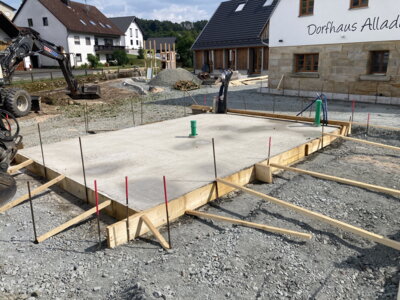 Vorschaubild: DPl 2024-06-27: Bodenplatte für Grillhaus ist fertig gegossen