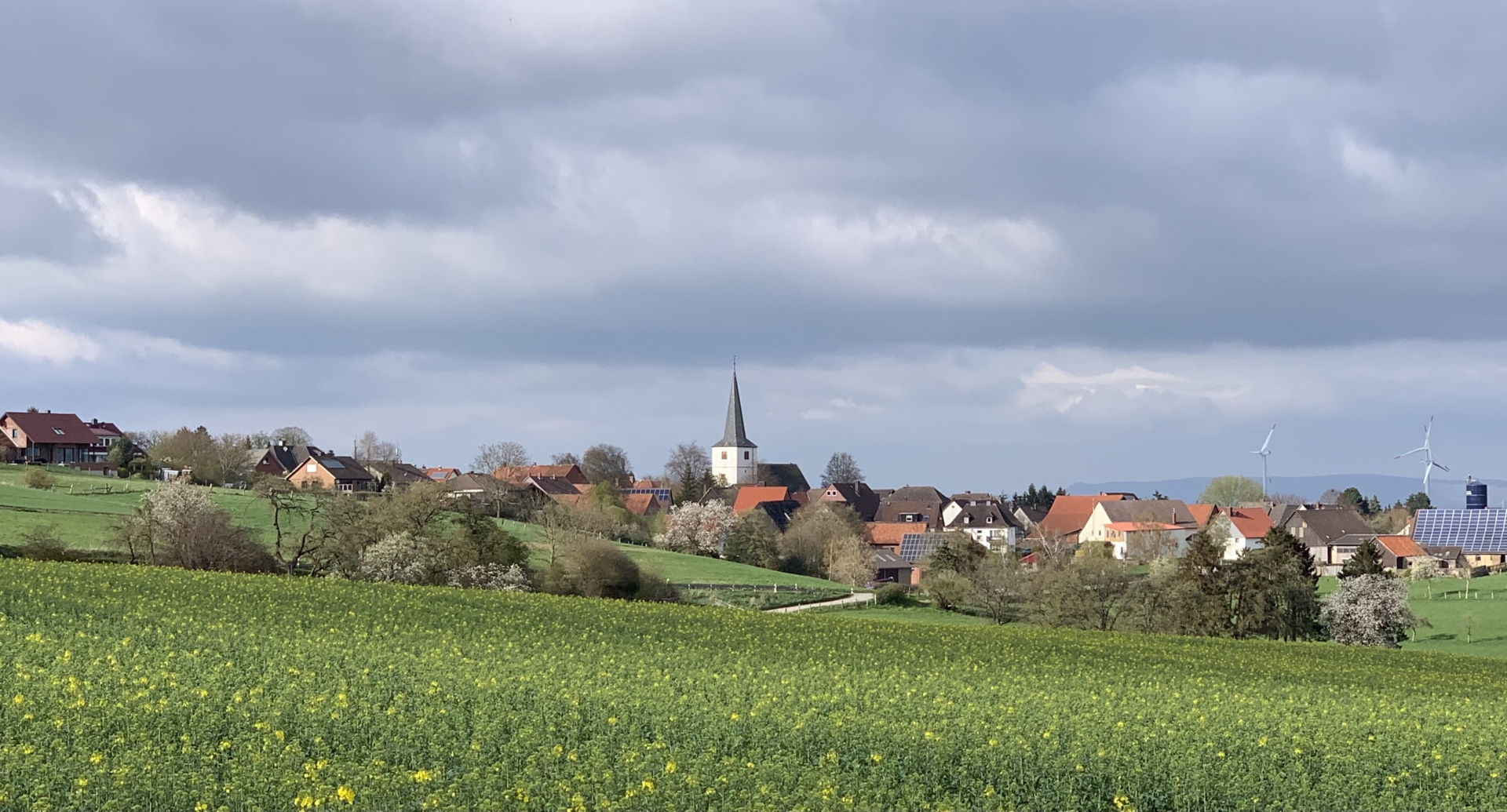 Ottenstein, gelegen auf der Hochebene  (Bild vergr&ouml;&szlig;ern)