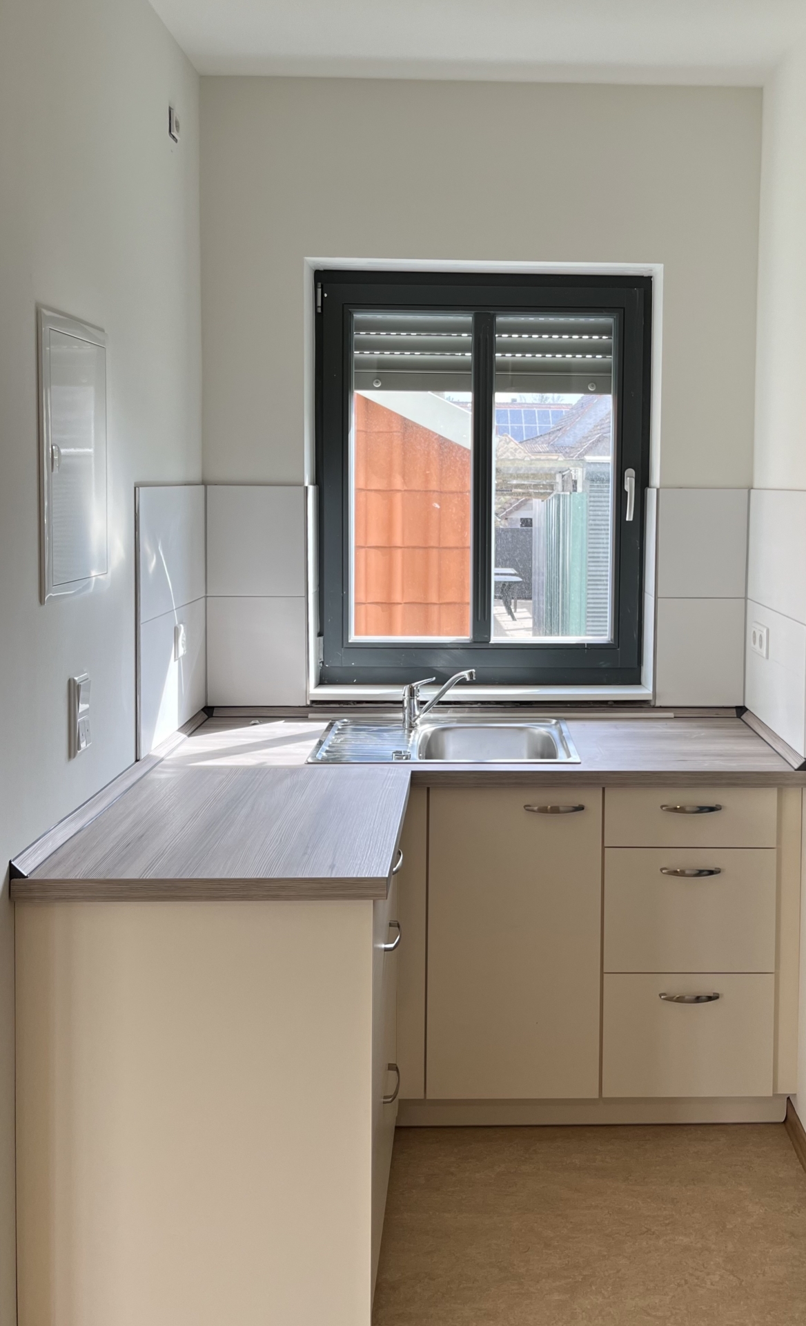 K&uuml;chenzeile im Appartement, erweiterbar  (Bild vergr&ouml;&szlig;ern)