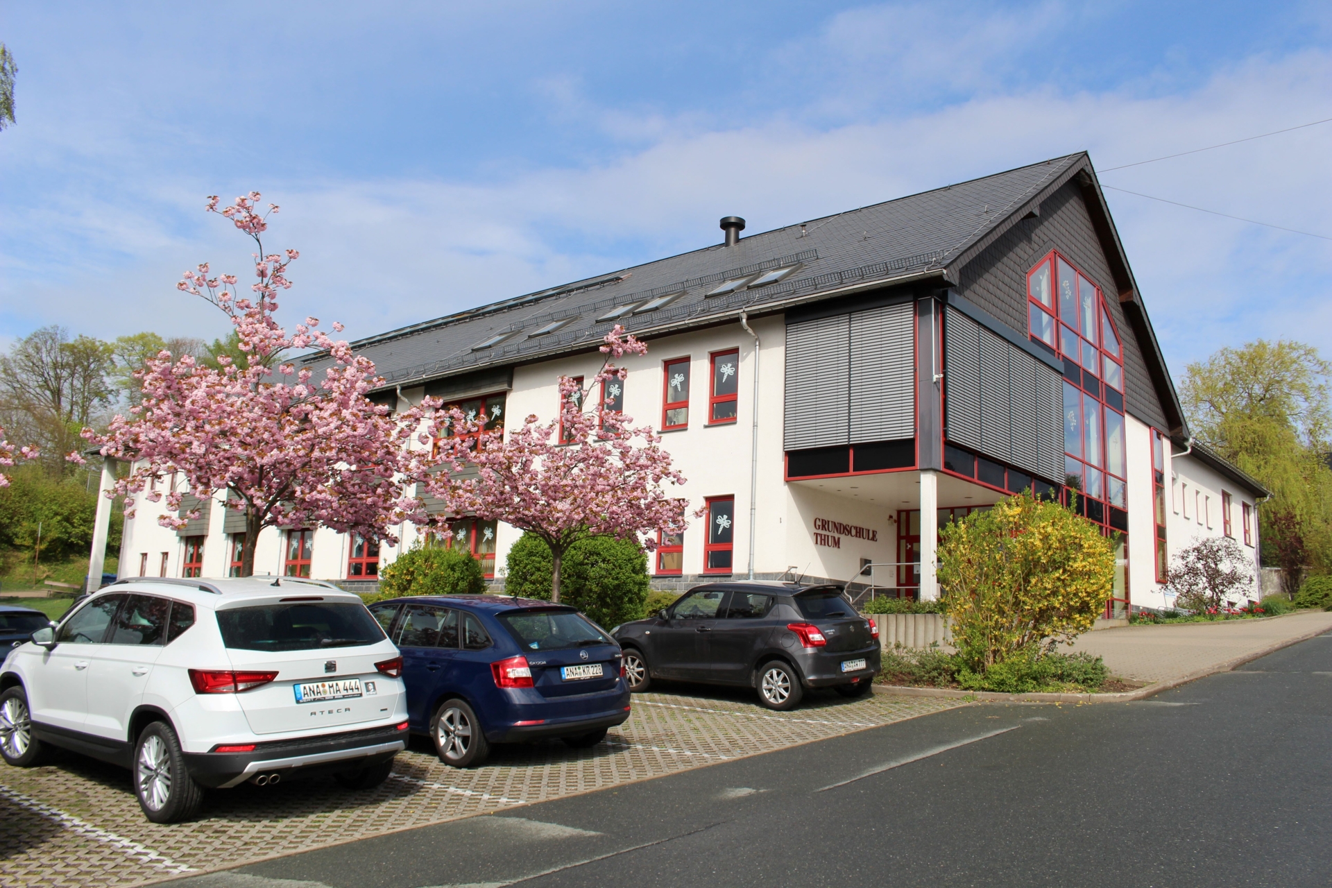 Bild: Ansicht Schule Eingang