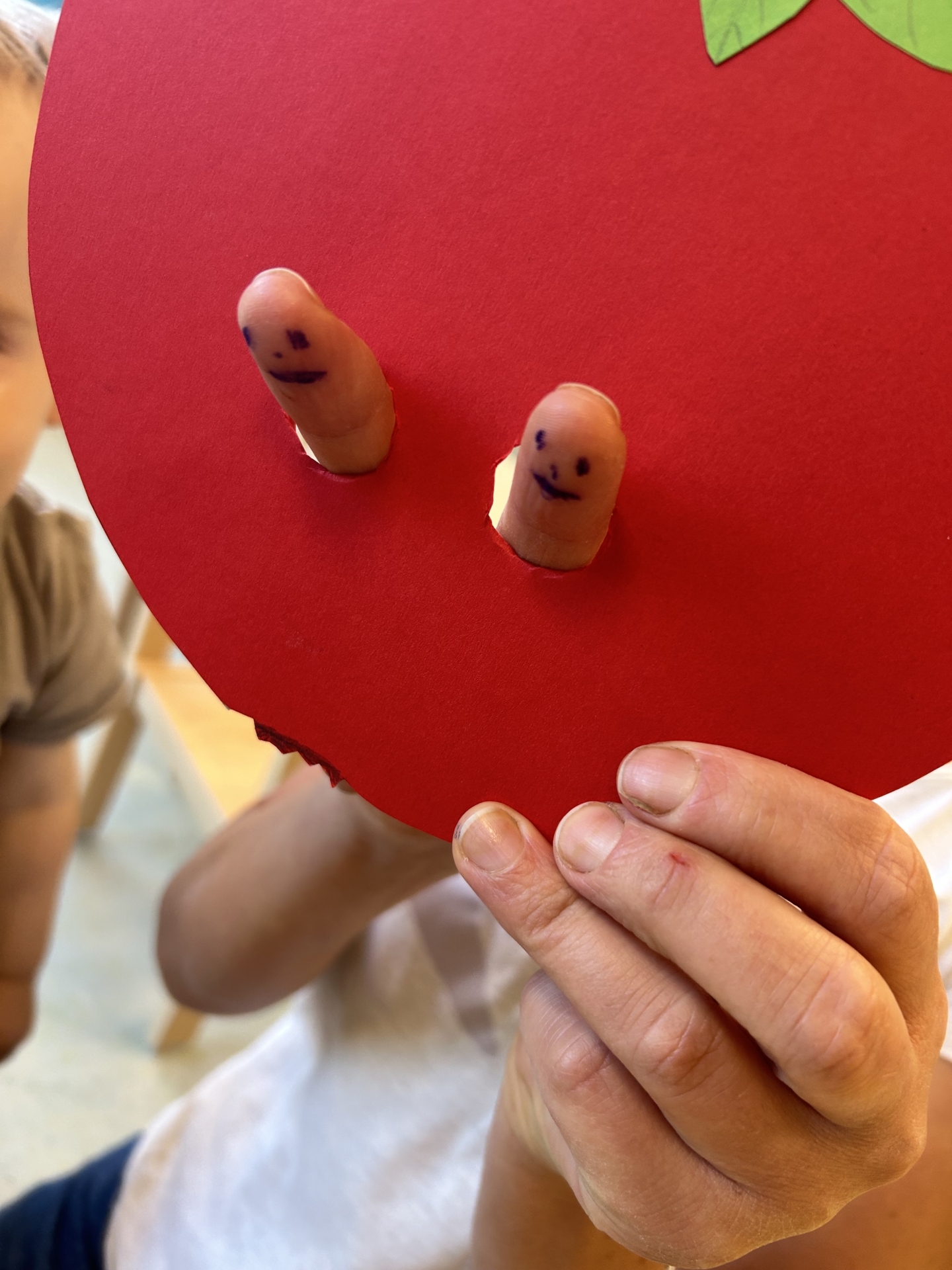 Bild: Fingerspiele zum Apfel