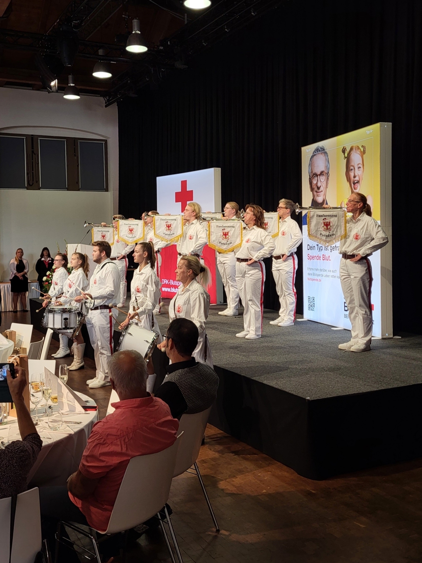Foto der Galerie: 28.09.2024 - Ehrung für langjährige DRK-Blutspender*innen musikalisch begleitet