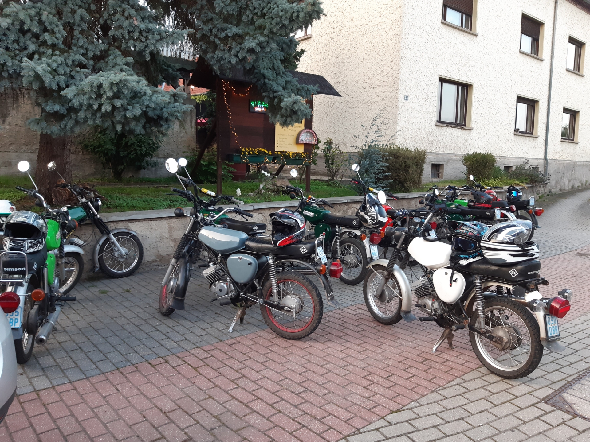 Simson-Schwarm zu Gast  (Bild vergr&ouml;&szlig;ern)
