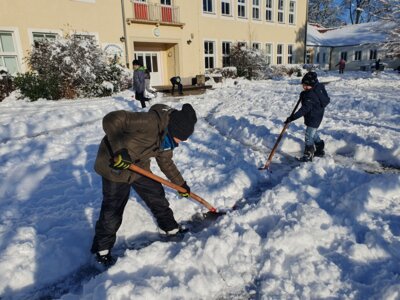 Vorschaubild: Statt Fußballspiel, wollte jeder Schnee schaufeln