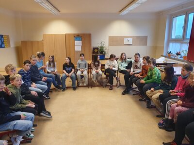Vorschaubild: Rechts-Links Geschichte, bei der jeder sein gekochtes Ei weiter gibt