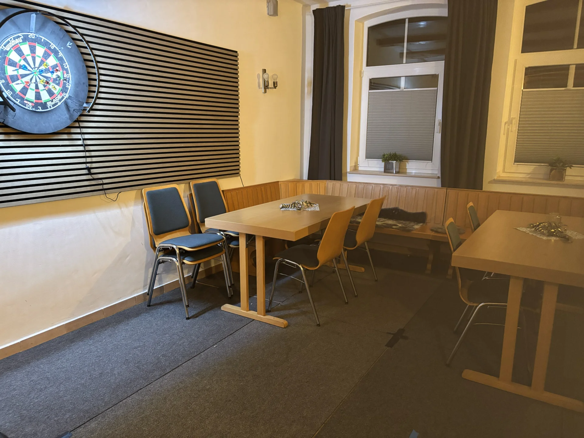 Zur Galerie: Wirtsraum