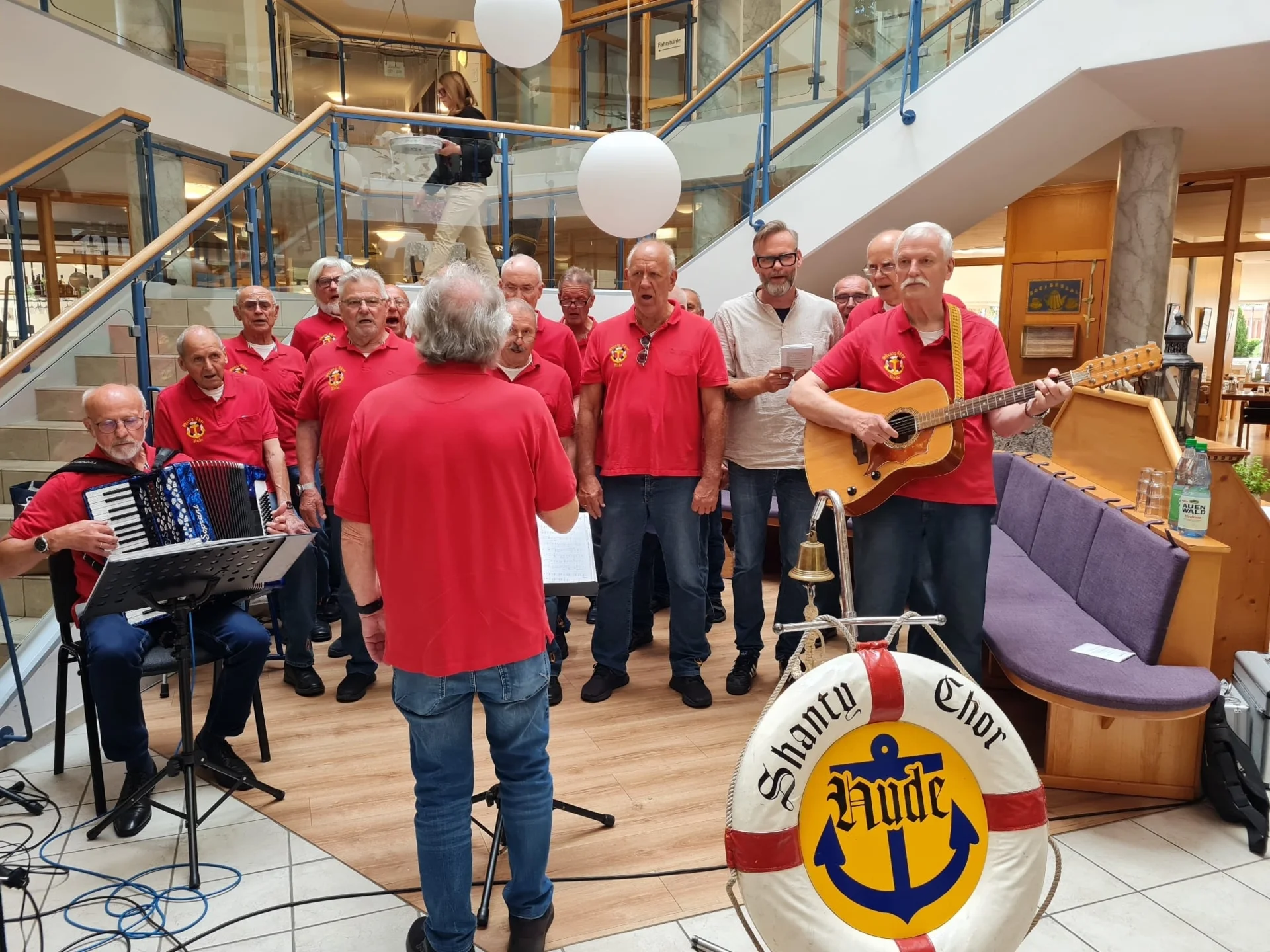 Bild: 20.08.2025 Baumpflanz Challenge bei Seniorenzentrum Hude, anschließend Auftritt