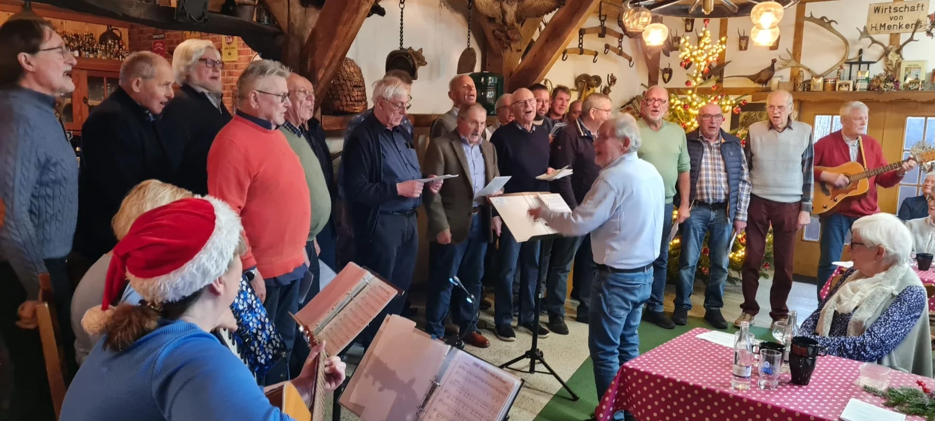 Bild: 14.12.2025 Weihnachtsfeier des Shanty Chors in der Diele der Gaststätte Menkens