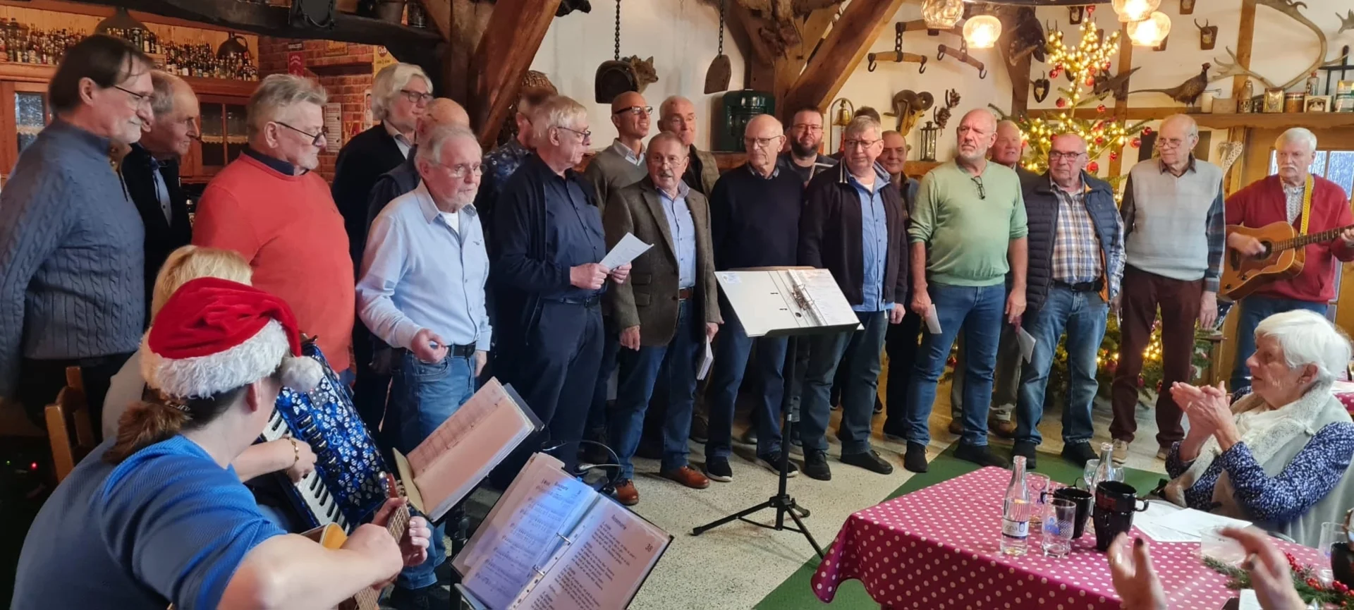 Bild: 14.12.2025 Weihnachtsfeier des Shanty Chors in der Diele der Gaststätte Menkens